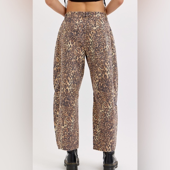 NWT Cello Leopard Cheetah Animal Print Horseshoe Barrel Relaxed Fit Jeans Denim - Picture 4 of 9